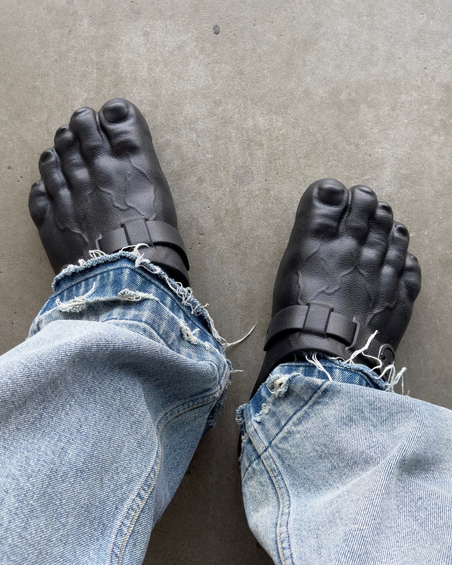 BLACK FOOT CLOGS