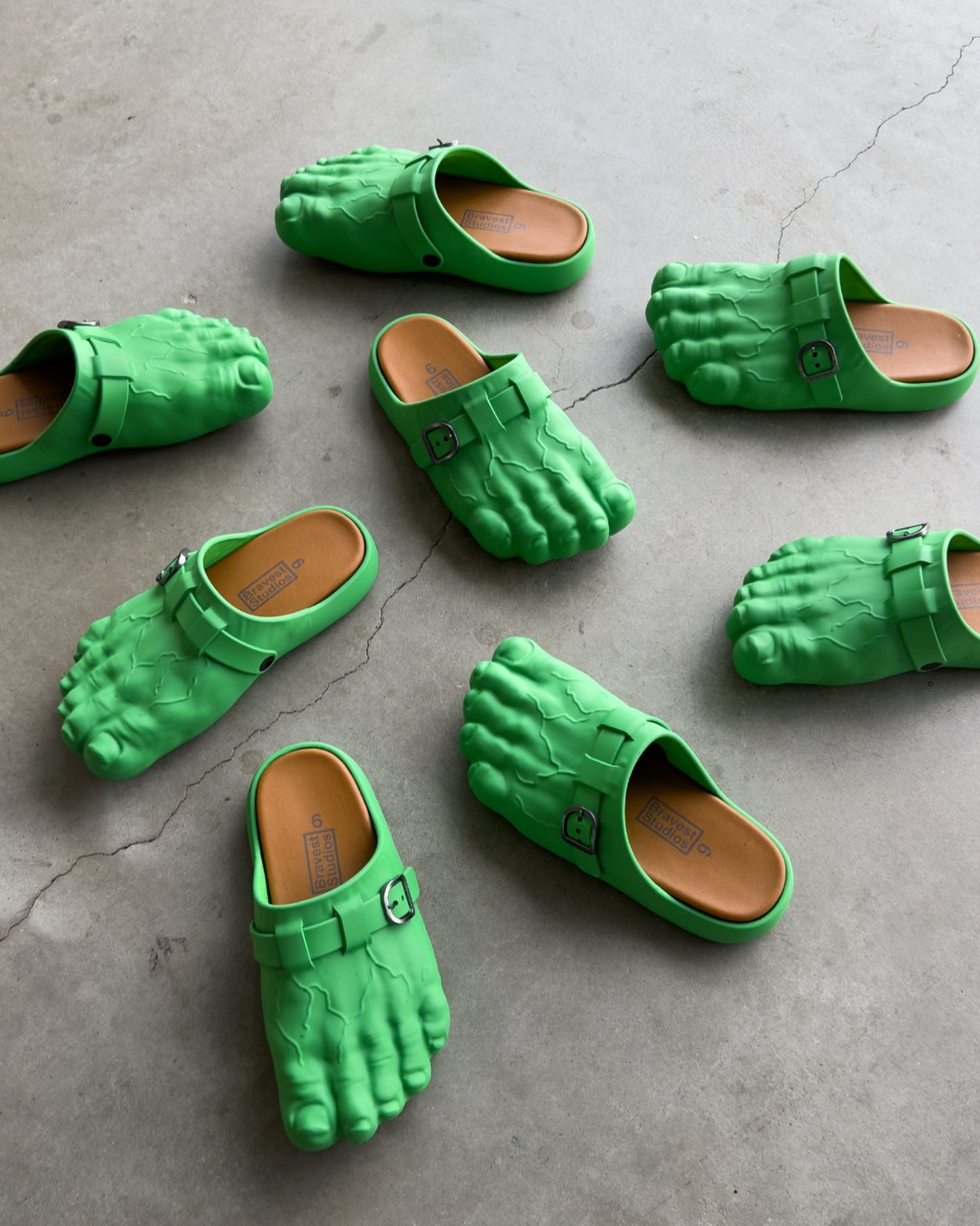 FOOT CLOGS